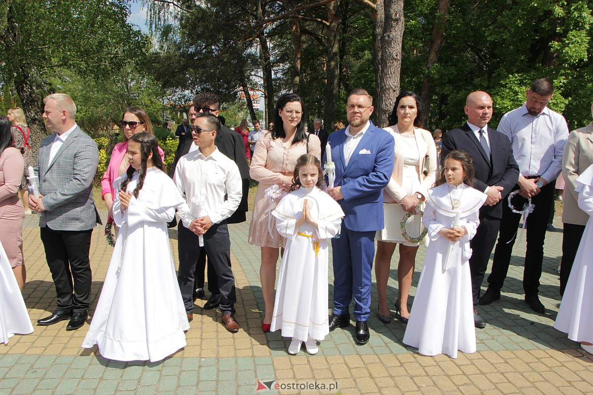 I Komunia Święta w kościele pw. Zbawiciela Świata w Ostrołęce [14.05.2023] - zdjęcie #36 - eOstroleka.pl