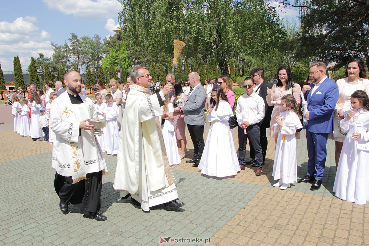 I Komunia Święta w kościele pw. Zbawiciela Świata w Ostrołęce [14.05.2023] - zdjęcie #71 - eOstroleka.pl