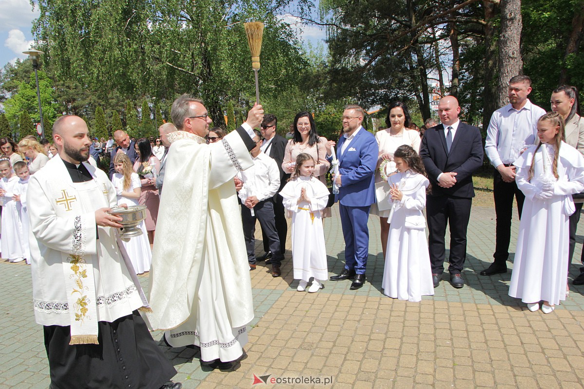 I Komunia Święta w kościele pw. Zbawiciela Świata w Ostrołęce [14.05.2023] - zdjęcie #69 - eOstroleka.pl
