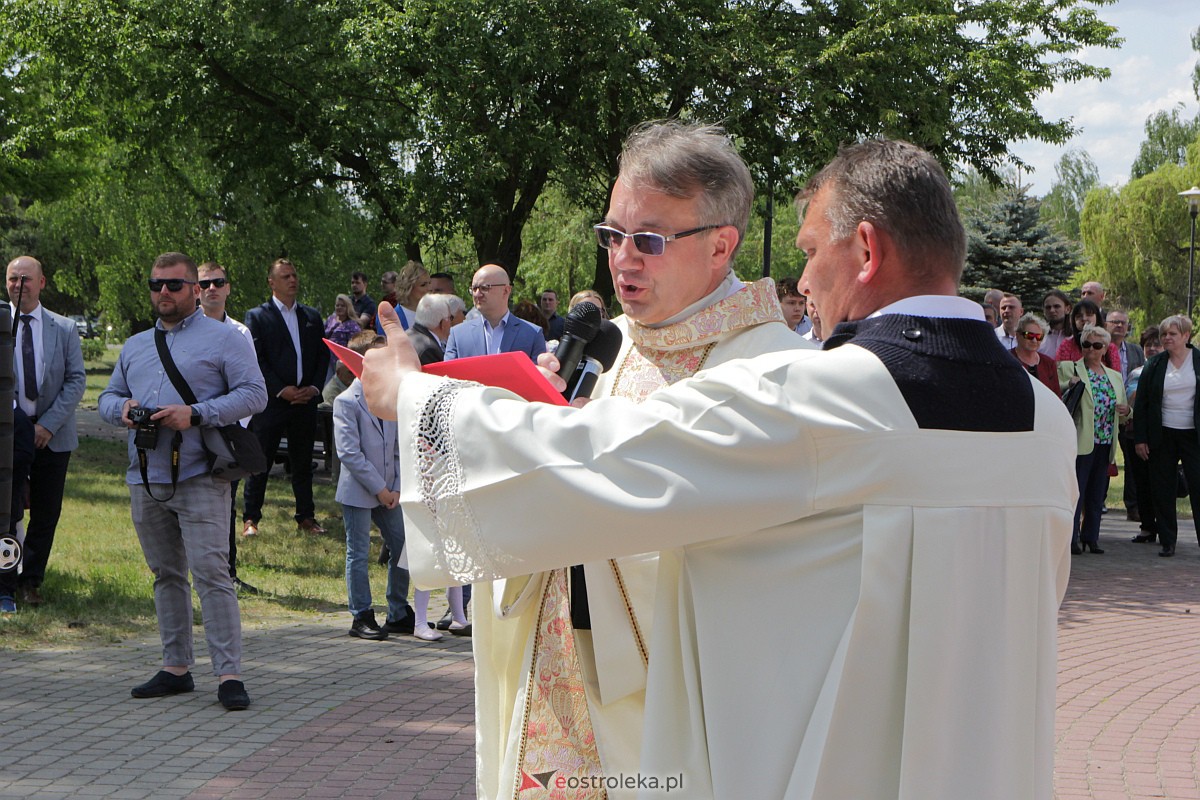 I Komunia Święta w kościele pw. Zbawiciela Świata w Ostrołęce [14.05.2023] - zdjęcie #59 - eOstroleka.pl