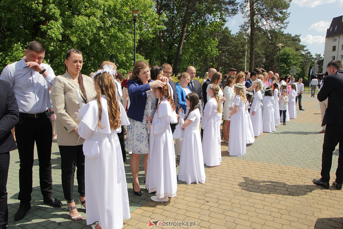 I Komunia Święta w kościele pw. Zbawiciela Świata w Ostrołęce [14.05.2023] - zdjęcie #57 - eOstroleka.pl