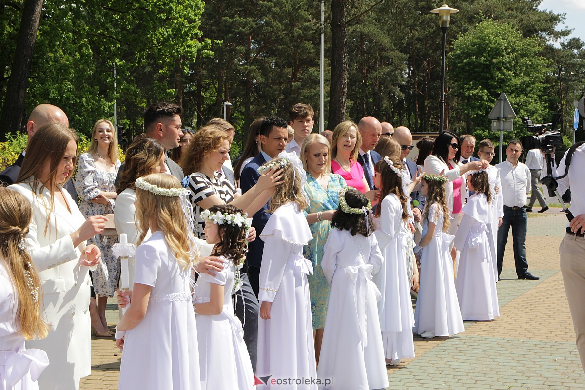 I Komunia Święta w kościele pw. Zbawiciela Świata w Ostrołęce [14.05.2023] - zdjęcie #53 - eOstroleka.pl