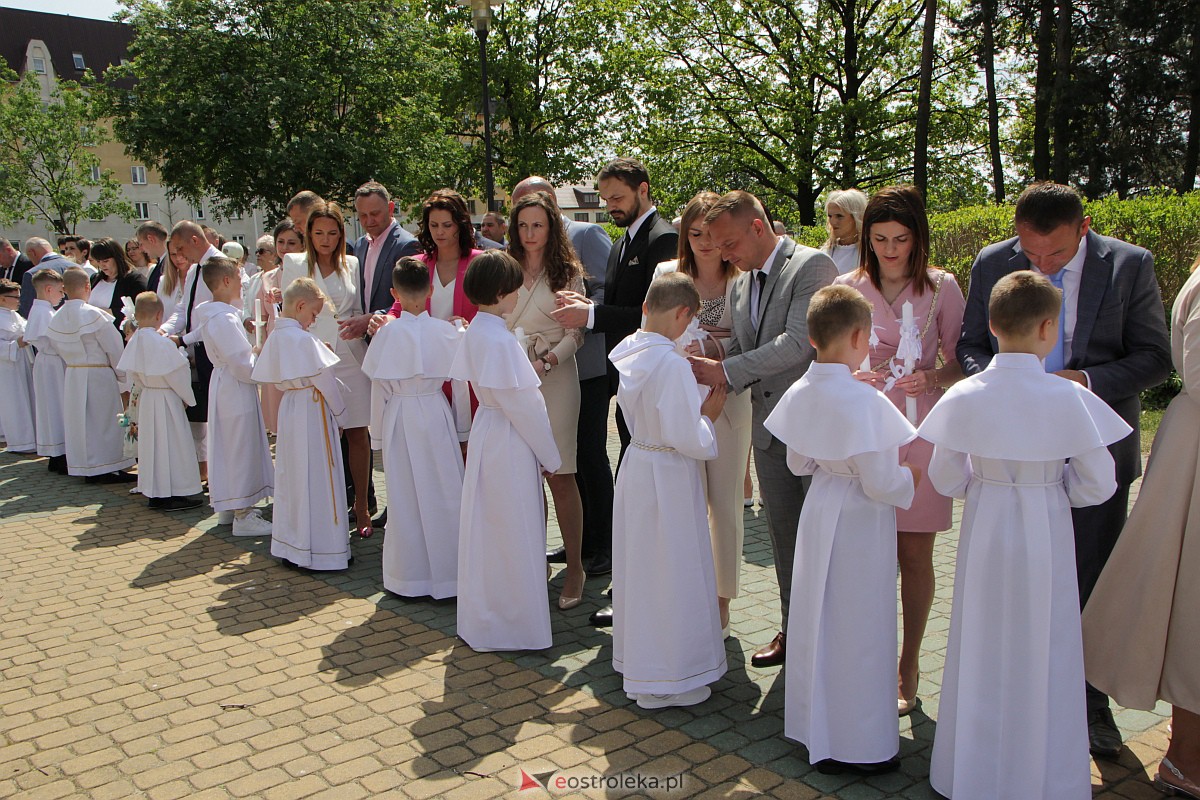 I Komunia Święta w kościele pw. Zbawiciela Świata w Ostrołęce [14.05.2023] - zdjęcie #51 - eOstroleka.pl