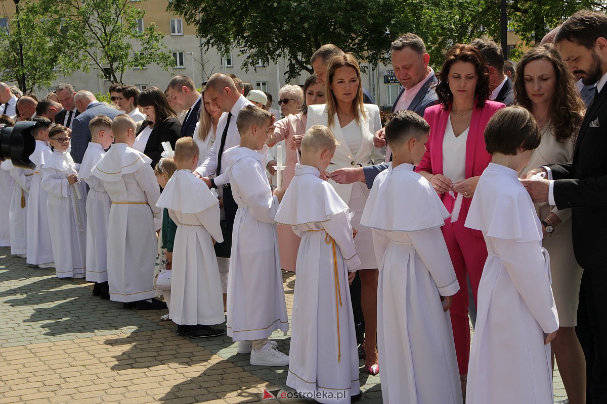 I Komunia Święta w kościele pw. Zbawiciela Świata w Ostrołęce [14.05.2023] - zdjęcie #49 - eOstroleka.pl
