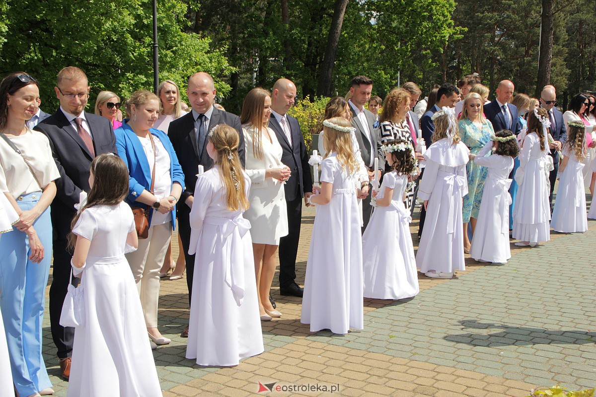 I Komunia Święta w kościele pw. Zbawiciela Świata w Ostrołęce [14.05.2023] - zdjęcie #35 - eOstroleka.pl