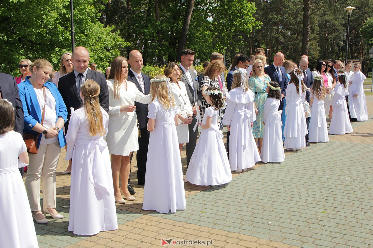 I Komunia Święta w kościele pw. Zbawiciela Świata w Ostrołęce [14.05.2023] - zdjęcie #34 - eOstroleka.pl