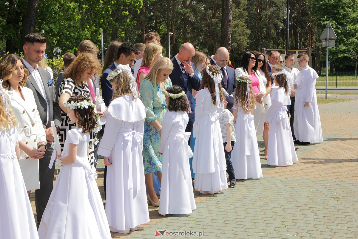 I Komunia Święta w kościele pw. Zbawiciela Świata w Ostrołęce [14.05.2023] - zdjęcie #33 - eOstroleka.pl