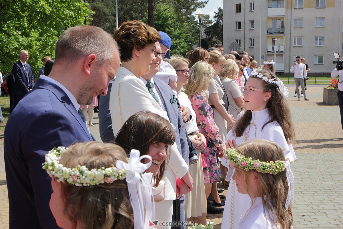 I Komunia Święta w kościele pw. Zbawiciela Świata w Ostrołęce [14.05.2023] - zdjęcie #28 - eOstroleka.pl