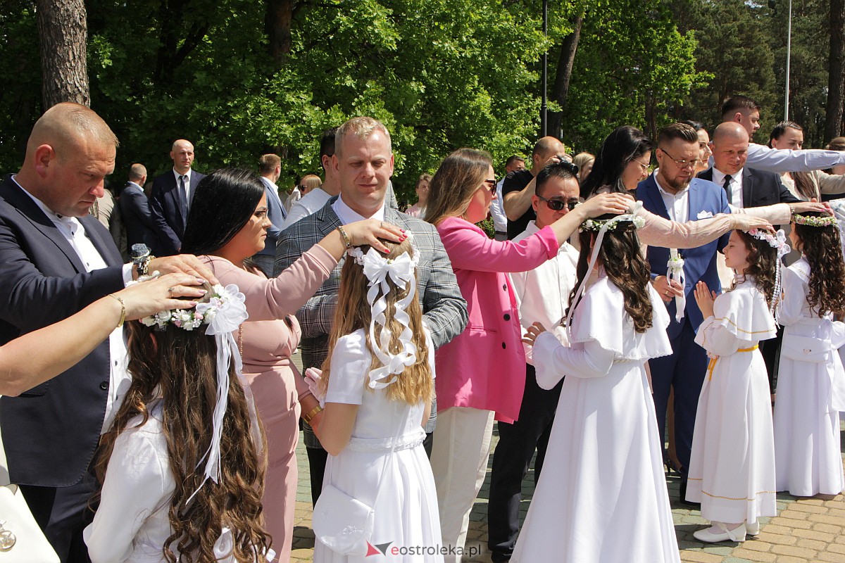 I Komunia Święta w kościele pw. Zbawiciela Świata w Ostrołęce [14.05.2023] - zdjęcie #24 - eOstroleka.pl