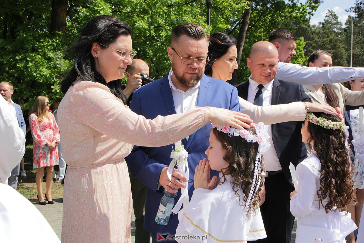 I Komunia Święta w kościele pw. Zbawiciela Świata w Ostrołęce [14.05.2023] - zdjęcie #23 - eOstroleka.pl