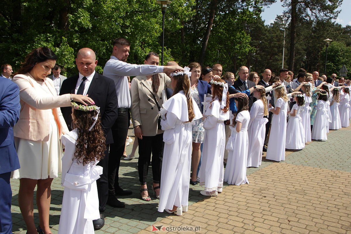 I Komunia Święta w kościele pw. Zbawiciela Świata w Ostrołęce [14.05.2023] - zdjęcie #17 - eOstroleka.pl