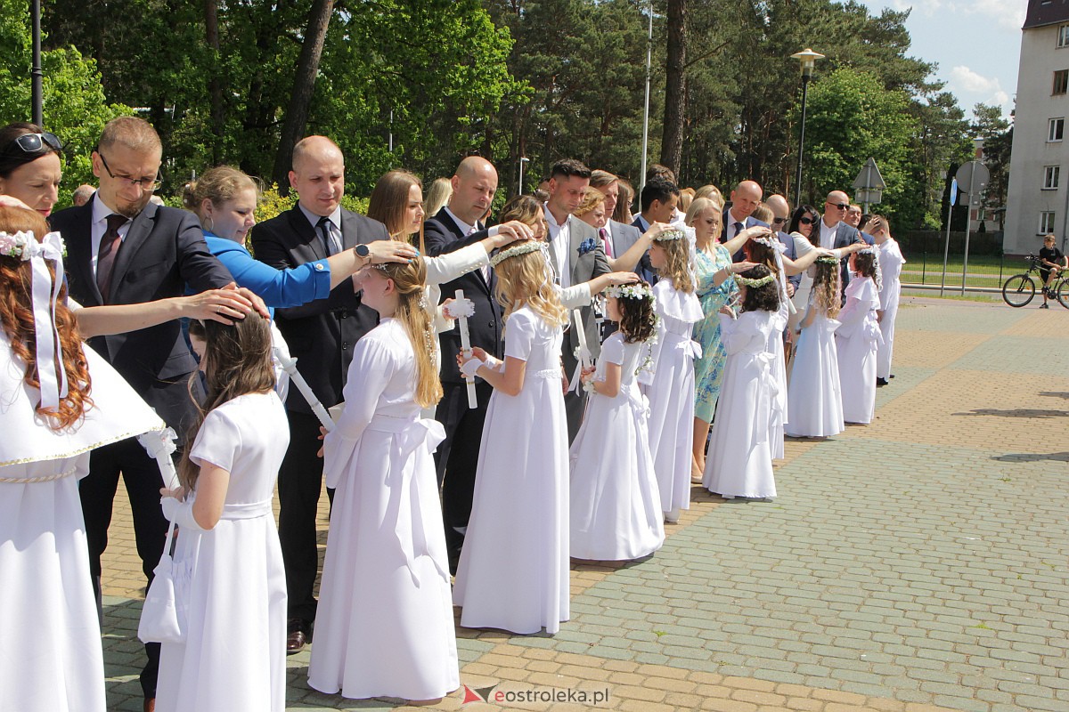 I Komunia Święta w kościele pw. Zbawiciela Świata w Ostrołęce [14.05.2023] - zdjęcie #16 - eOstroleka.pl