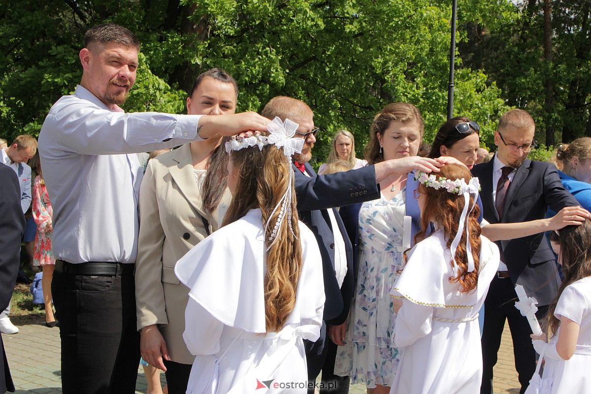 I Komunia Święta w kościele pw. Zbawiciela Świata w Ostrołęce [14.05.2023] - zdjęcie #15 - eOstroleka.pl