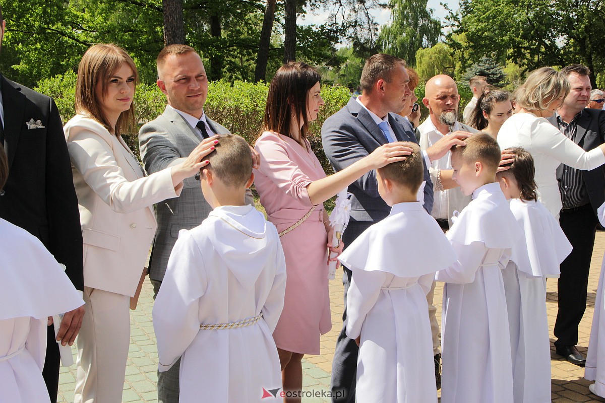 I Komunia Święta w kościele pw. Zbawiciela Świata w Ostrołęce [14.05.2023] - zdjęcie #13 - eOstroleka.pl
