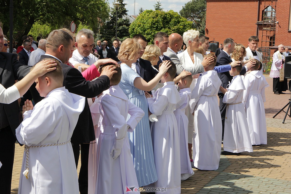 I Komunia Święta w kościele pw. Zbawiciela Świata w Ostrołęce [14.05.2023] - zdjęcie #12 - eOstroleka.pl