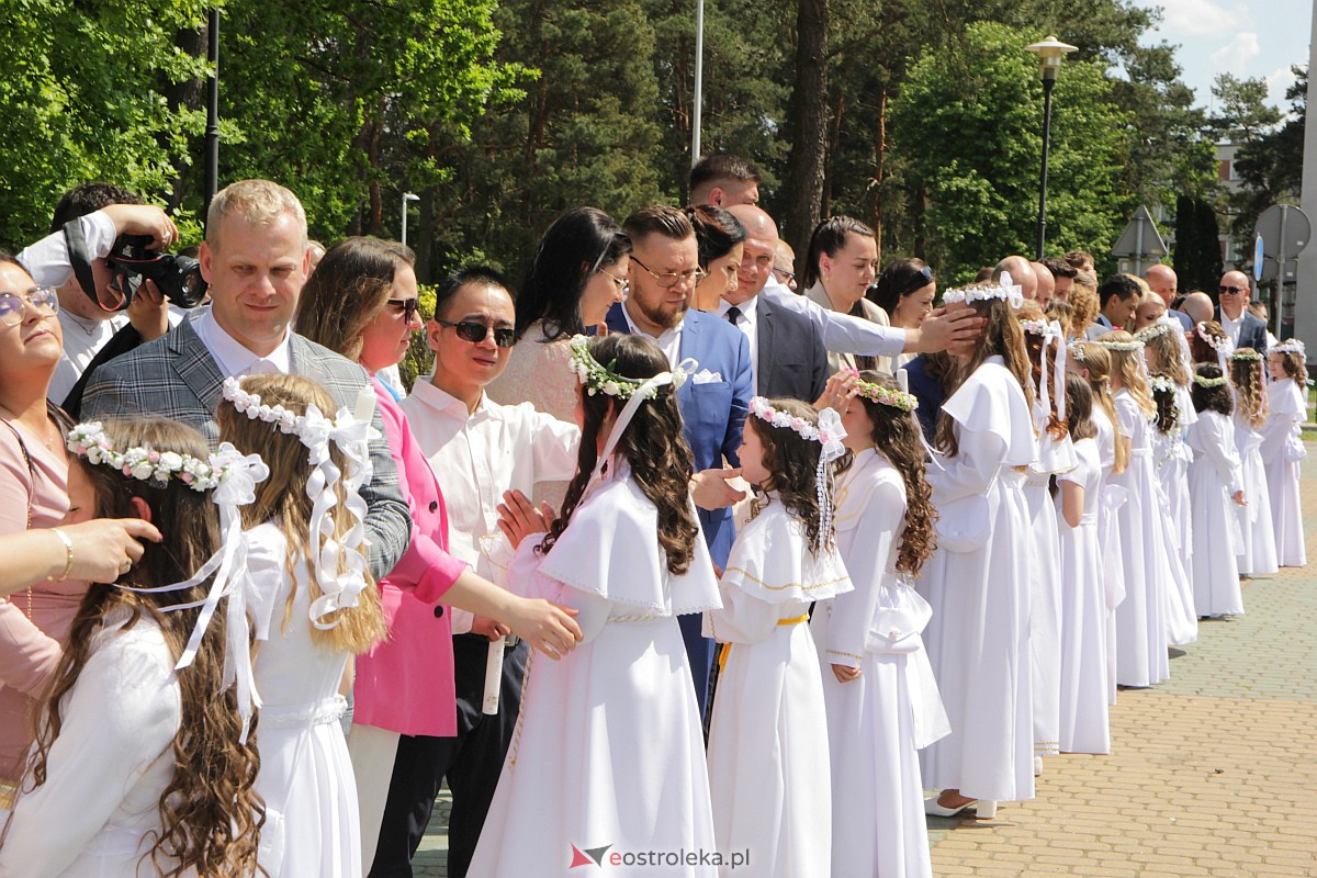 I Komunia Święta w kościele pw. Zbawiciela Świata w Ostrołęce [14.05.2023] - zdjęcie #10 - eOstroleka.pl
