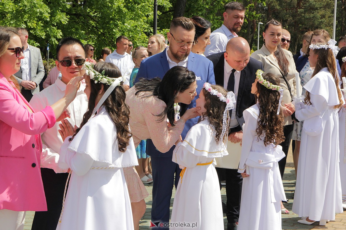 I Komunia Święta w kościele pw. Zbawiciela Świata w Ostrołęce [14.05.2023] - zdjęcie #9 - eOstroleka.pl