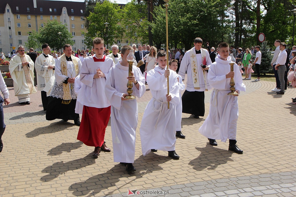 I Komunia Święta w kościele pw. Zbawiciela Świata w Ostrołęce [14.05.2023] - zdjęcie #8 - eOstroleka.pl