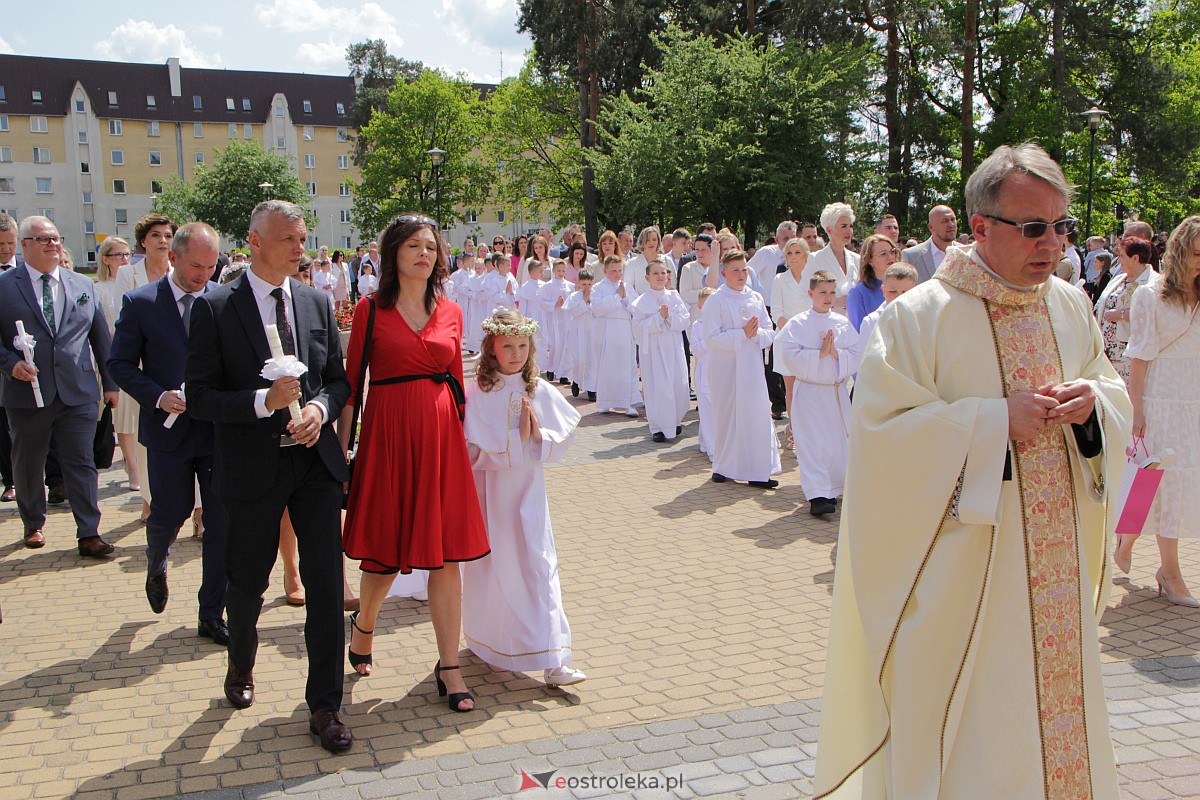 I Komunia Święta w kościele pw. Zbawiciela Świata w Ostrołęce [14.05.2023] - zdjęcie #7 - eOstroleka.pl