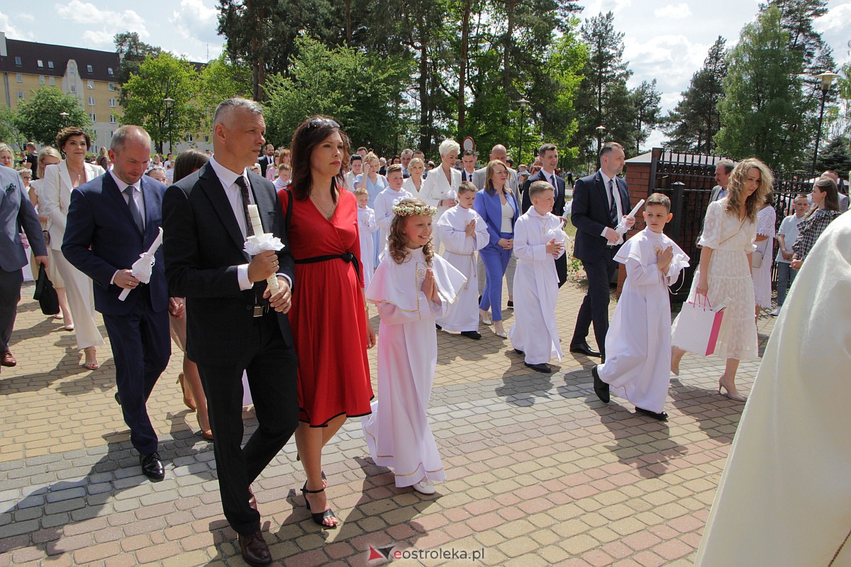 I Komunia Święta w kościele pw. Zbawiciela Świata w Ostrołęce [14.05.2023] - zdjęcie #6 - eOstroleka.pl