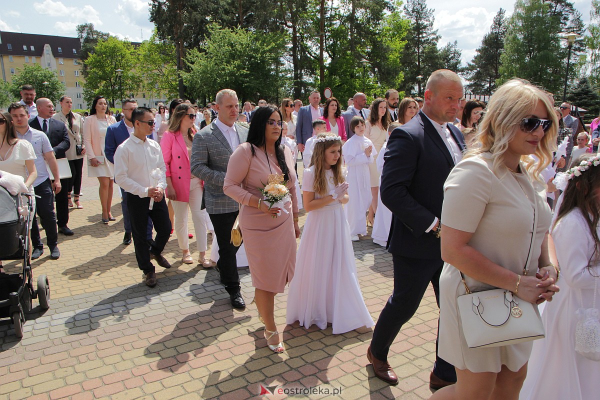 I Komunia Święta w kościele pw. Zbawiciela Świata w Ostrołęce [14.05.2023] - zdjęcie #4 - eOstroleka.pl