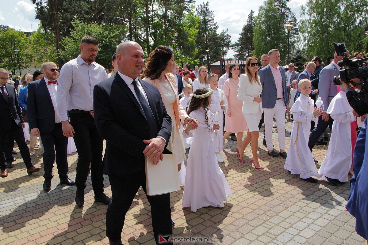 I Komunia Święta w kościele pw. Zbawiciela Świata w Ostrołęce [14.05.2023] - zdjęcie #2 - eOstroleka.pl