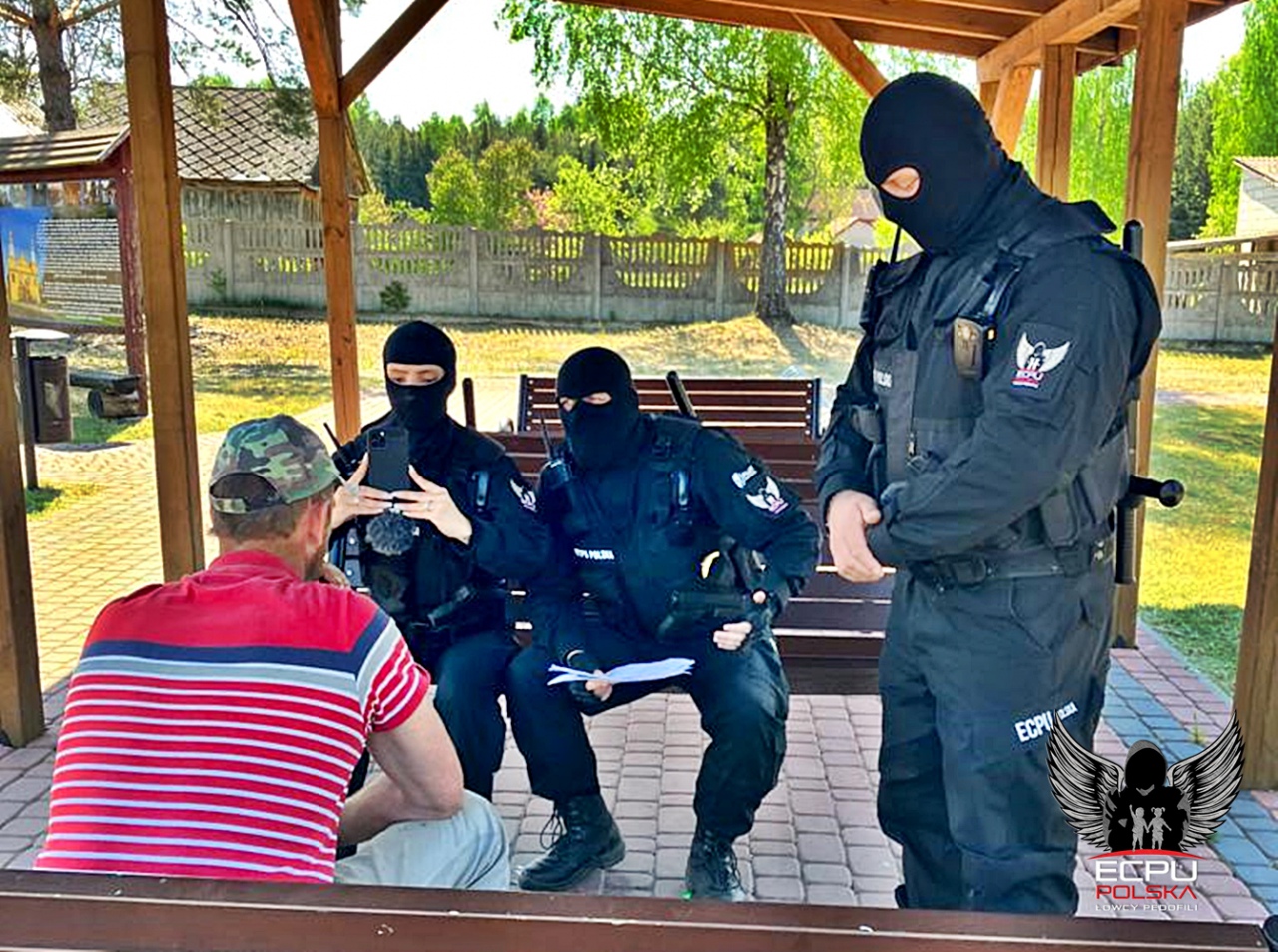 Akcja łowców pedofili w gminie Lelis [13.05.2023] - zdjęcie #5 - eOstroleka.pl