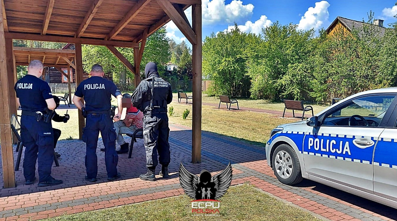 Akcja łowców pedofili w gminie Lelis [13.05.2023] - zdjęcie #10 - eOstroleka.pl
