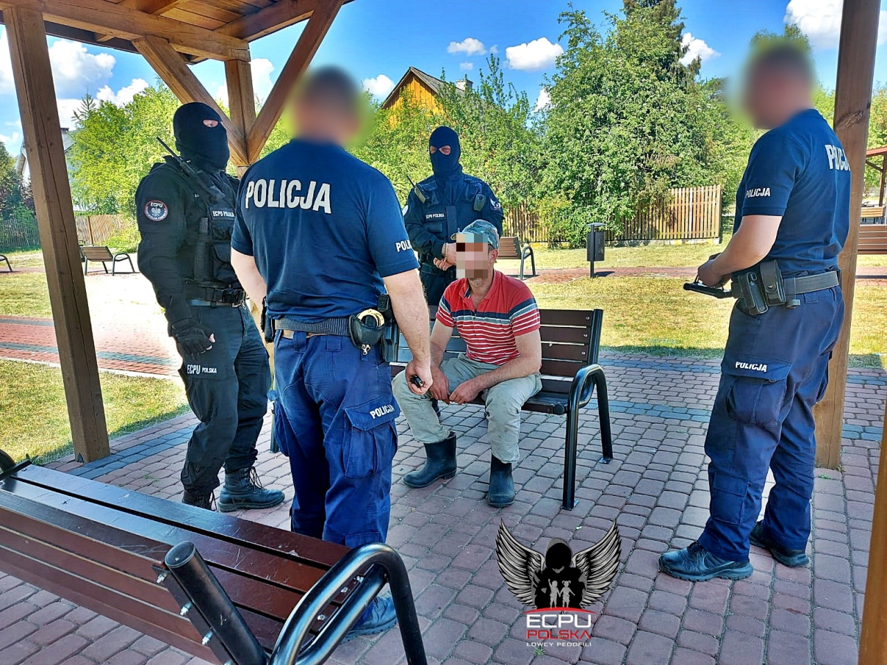 Akcja łowców pedofili w gminie Lelis [13.05.2023] - zdjęcie #11 - eOstroleka.pl