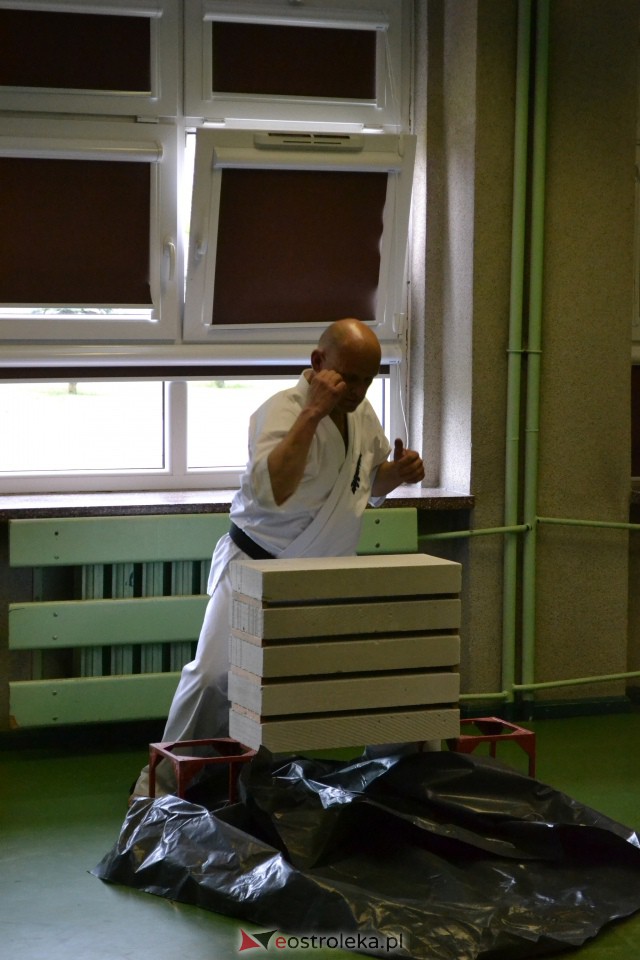 Spotkanie z policjantem w SP 10 [16.05.2023] - zdjęcie #10 - eOstroleka.pl