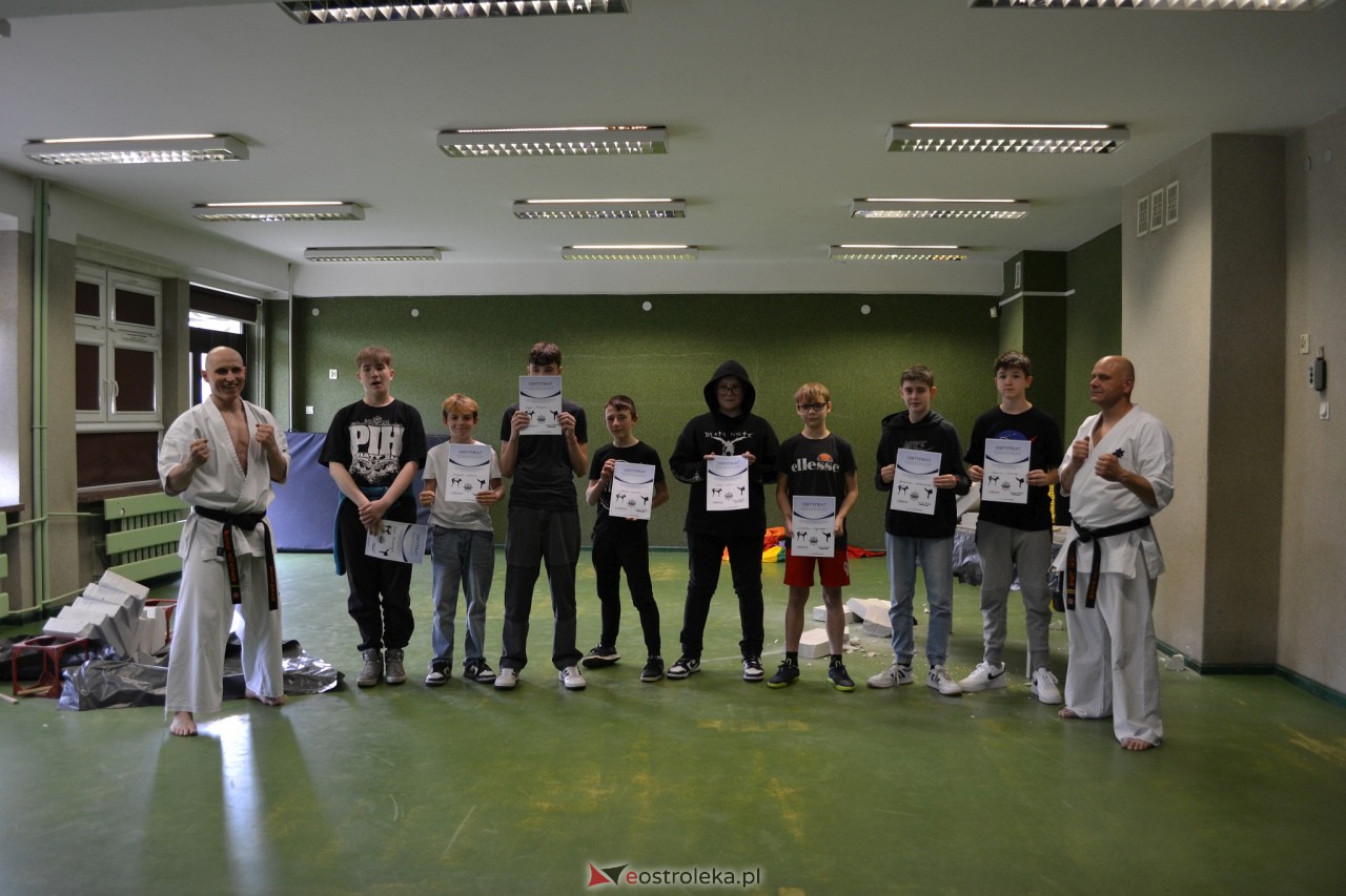 Spotkanie z policjantem w SP 10 [16.05.2023] - zdjęcie #2 - eOstroleka.pl