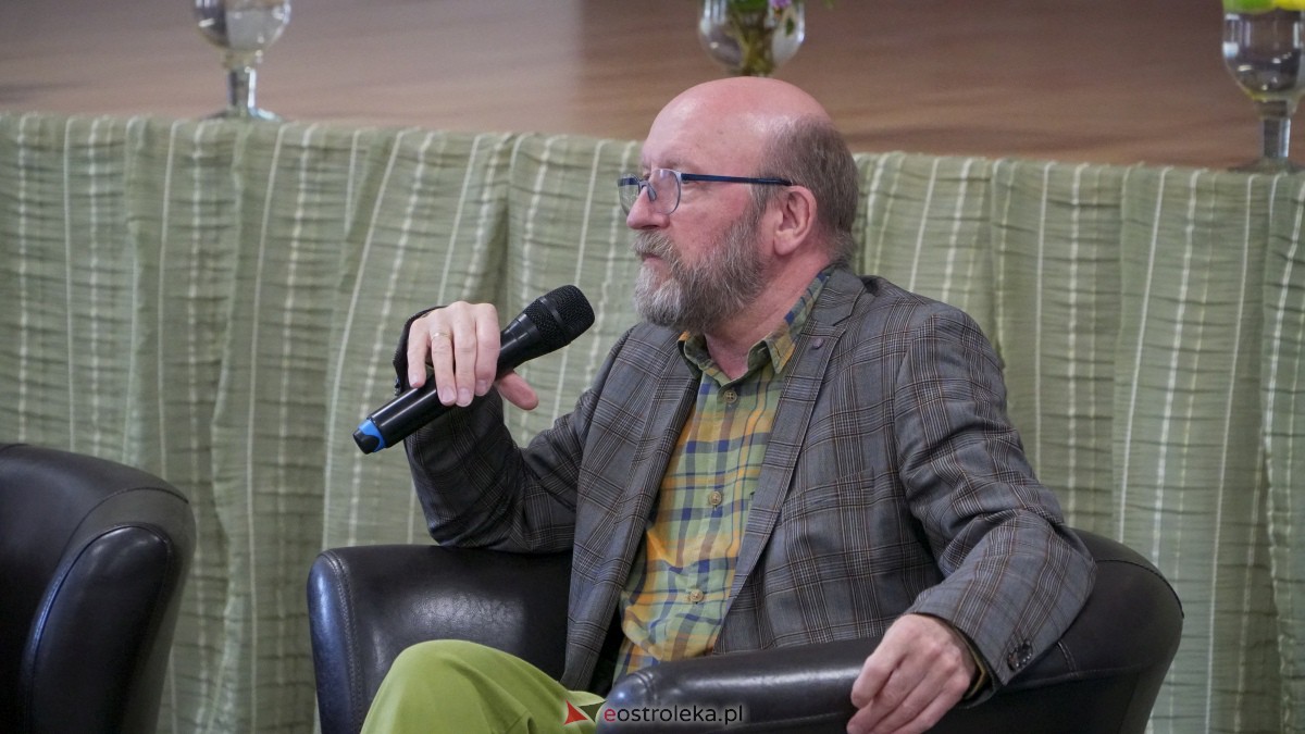 Spotkanie z Arturem Barcisiem w Czarni [16.05.2023] - zdjęcie #9 - eOstroleka.pl