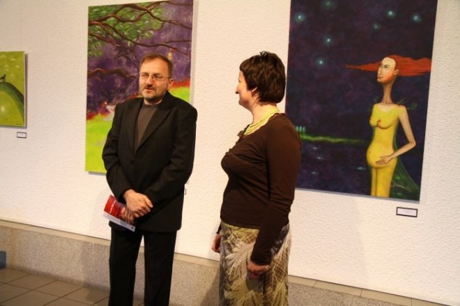 Wernisaż wystawy malarstwa Urszuli Michalskiej 05.05.2011 - zdjęcie #4 - eOstroleka.pl