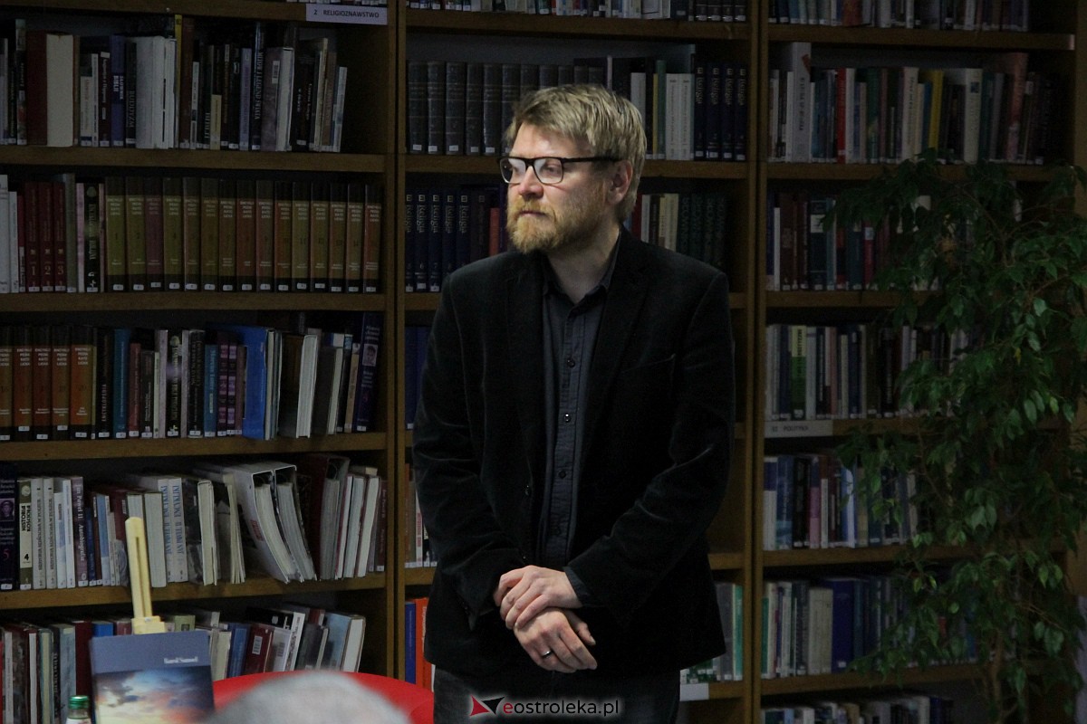 Premiera kolejnej książki w 20 lat od literackiego debiutu. Piękny jubileusz dr Karola Samsela [17.05.2023] - zdjęcie #26 - eOstroleka.pl