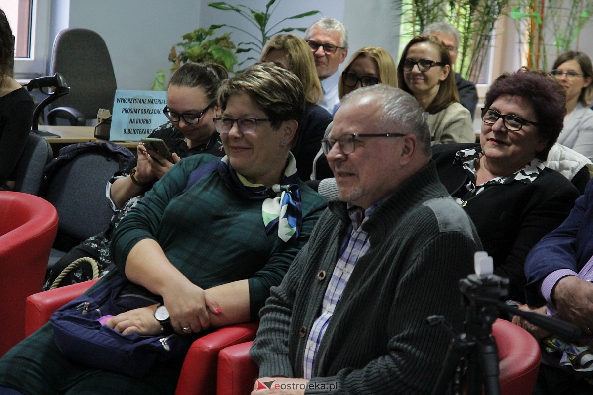Premiera kolejnej książki w 20 lat od literackiego debiutu. Piękny jubileusz dr Karola Samsela [17.05.2023] - zdjęcie #23 - eOstroleka.pl