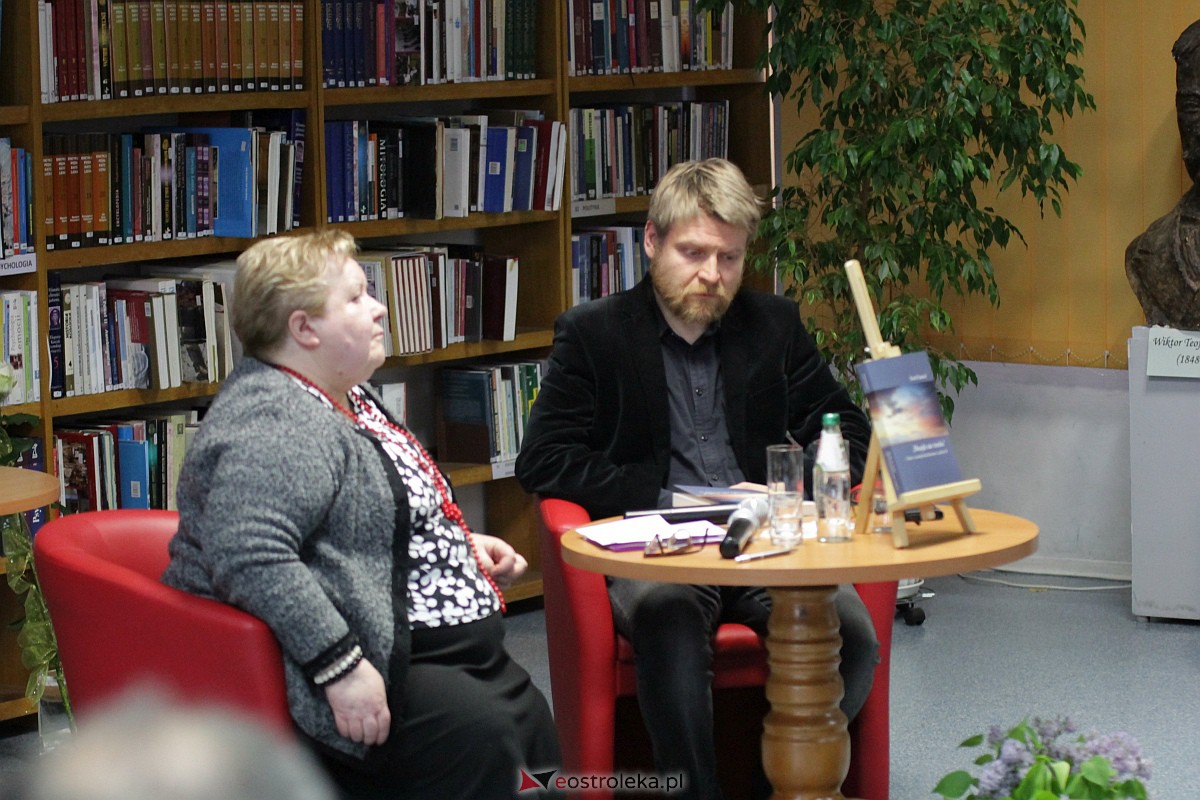 Premiera kolejnej książki w 20 lat od literackiego debiutu. Piękny jubileusz dr Karola Samsela [17.05.2023] - zdjęcie #17 - eOstroleka.pl