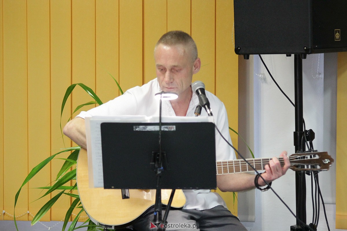 Premiera kolejnej książki w 20 lat od literackiego debiutu. Piękny jubileusz dr Karola Samsela [17.05.2023] - zdjęcie #16 - eOstroleka.pl