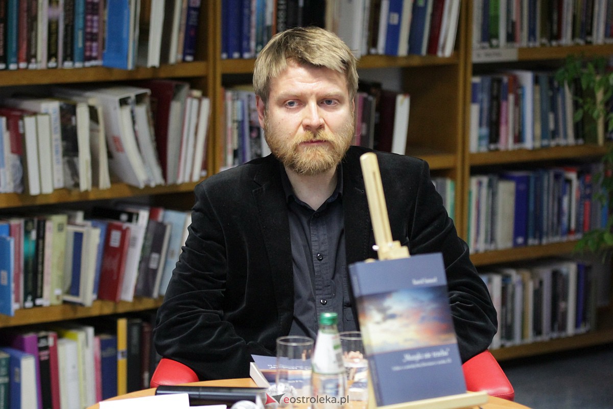 Premiera kolejnej książki w 20 lat od literackiego debiutu. Piękny jubileusz dr Karola Samsela [17.05.2023] - zdjęcie #14 - eOstroleka.pl