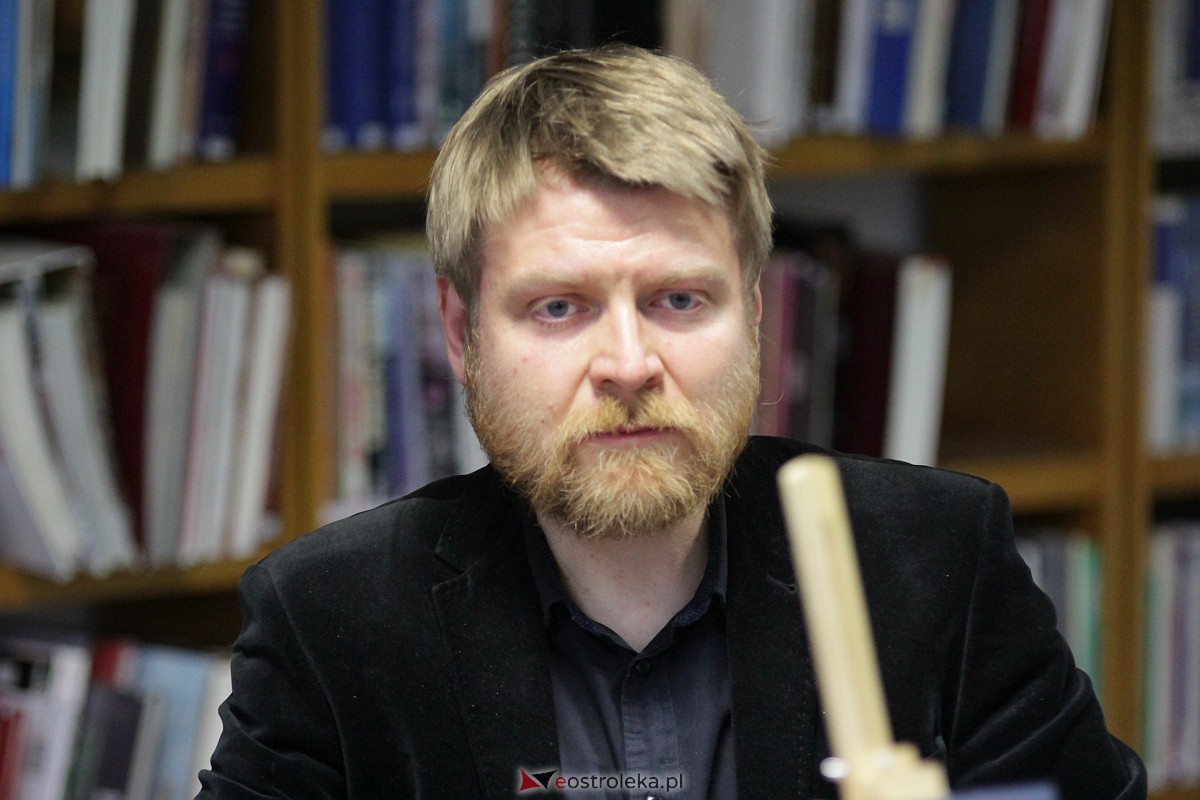 Premiera kolejnej książki w 20 lat od literackiego debiutu. Piękny jubileusz dr Karola Samsela [17.05.2023] - zdjęcie #13 - eOstroleka.pl