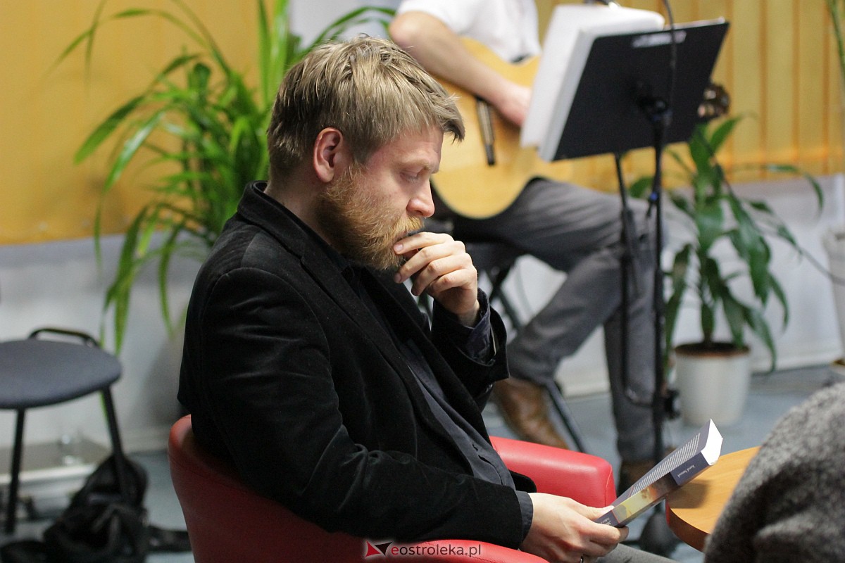 Premiera kolejnej książki w 20 lat od literackiego debiutu. Piękny jubileusz dr Karola Samsela [17.05.2023] - zdjęcie #11 - eOstroleka.pl