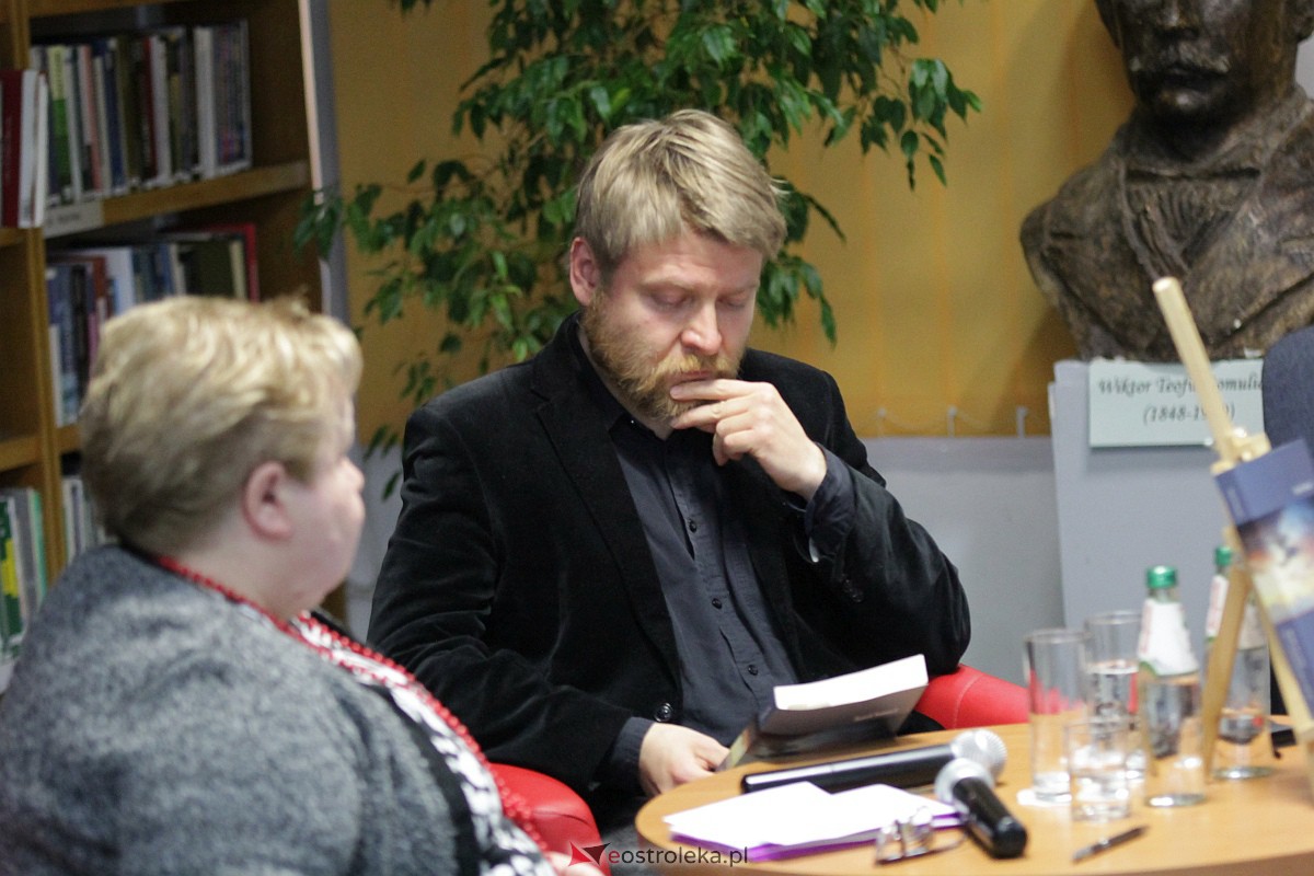 Premiera kolejnej książki w 20 lat od literackiego debiutu. Piękny jubileusz dr Karola Samsela [17.05.2023] - zdjęcie #10 - eOstroleka.pl