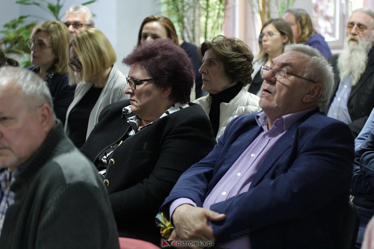 Premiera kolejnej książki w 20 lat od literackiego debiutu. Piękny jubileusz dr Karola Samsela [17.05.2023] - zdjęcie #9 - eOstroleka.pl