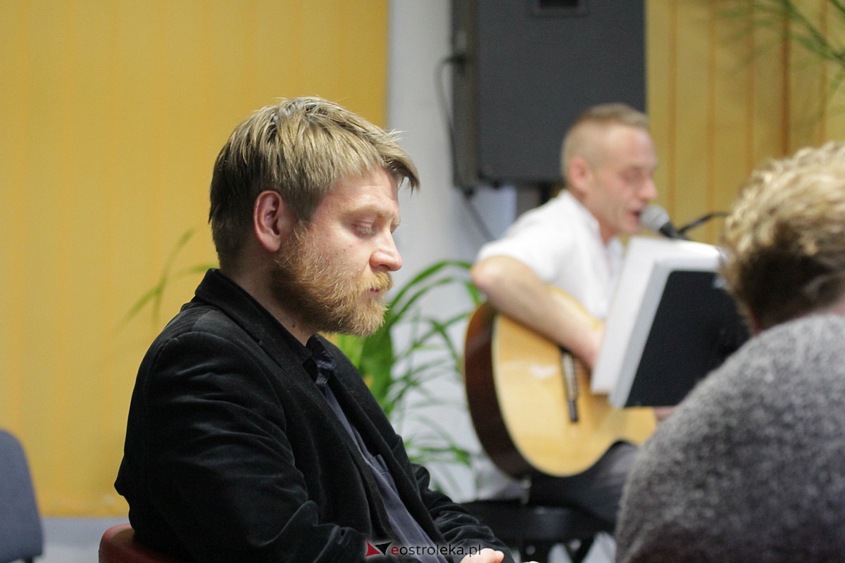 Premiera kolejnej książki w 20 lat od literackiego debiutu. Piękny jubileusz dr Karola Samsela [17.05.2023] - zdjęcie #8 - eOstroleka.pl