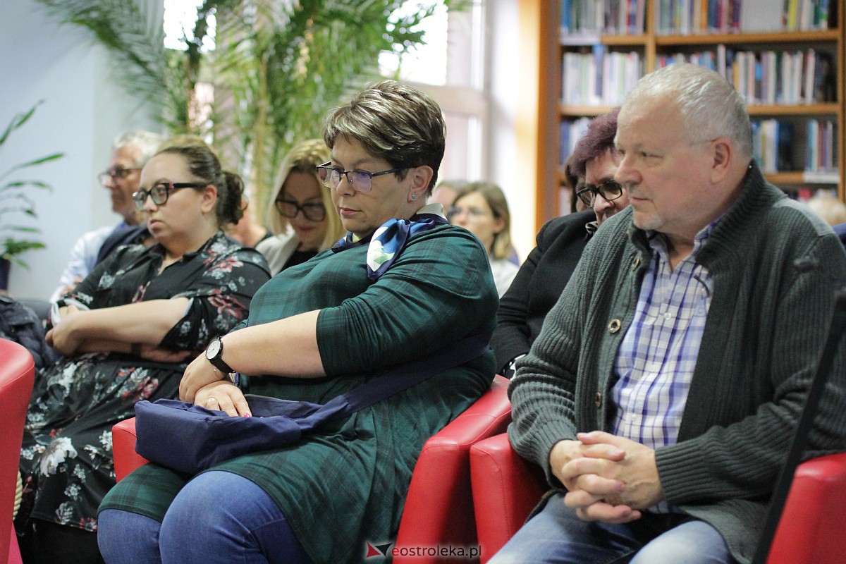 Premiera kolejnej książki w 20 lat od literackiego debiutu. Piękny jubileusz dr Karola Samsela [17.05.2023] - zdjęcie #7 - eOstroleka.pl