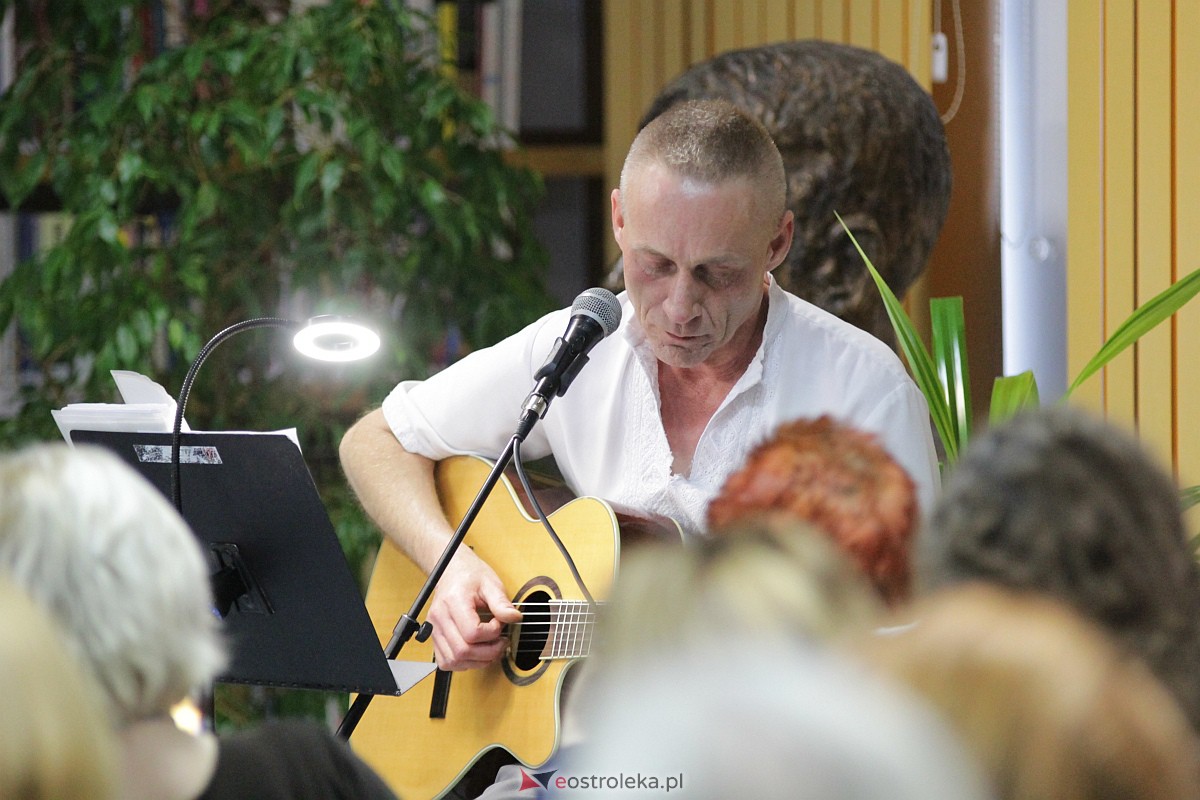 Premiera kolejnej książki w 20 lat od literackiego debiutu. Piękny jubileusz dr Karola Samsela [17.05.2023] - zdjęcie #5 - eOstroleka.pl