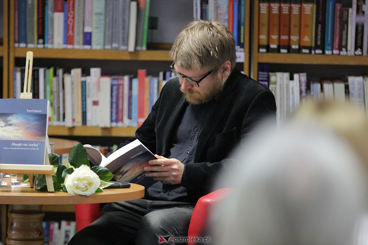 Premiera kolejnej książki w 20 lat od literackiego debiutu. Piękny jubileusz dr Karola Samsela [17.05.2023] - zdjęcie #4 - eOstroleka.pl