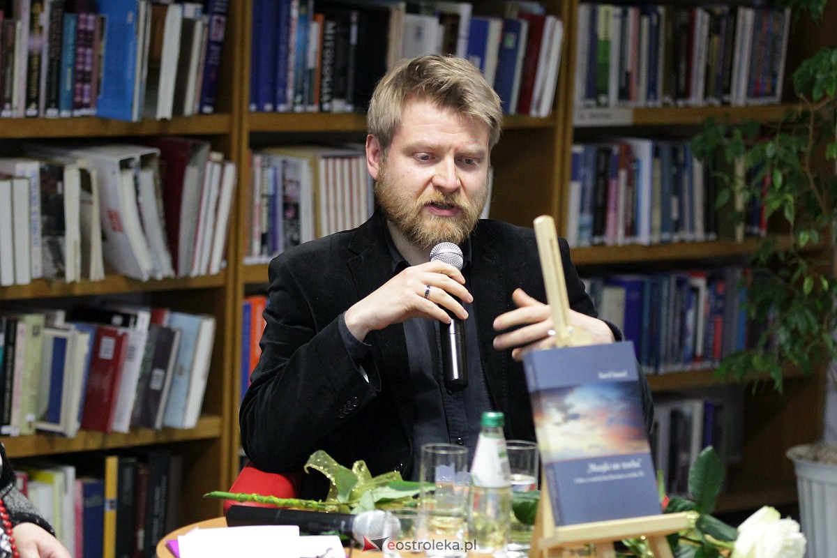 Premiera kolejnej książki w 20 lat od literackiego debiutu. Piękny jubileusz dr Karola Samsela [17.05.2023] - zdjęcie #3 - eOstroleka.pl