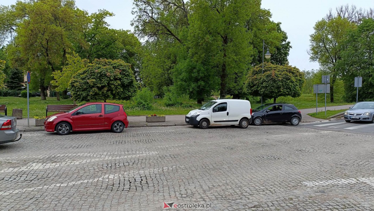 Kraksa trzech aut przy zjeździe z mostu Madalińskiego [18.05.2023] - zdjęcie #3 - eOstroleka.pl