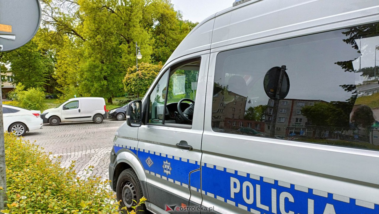 Kraksa trzech aut przy zjeździe z mostu Madalińskiego [18.05.2023] - zdjęcie #2 - eOstroleka.pl