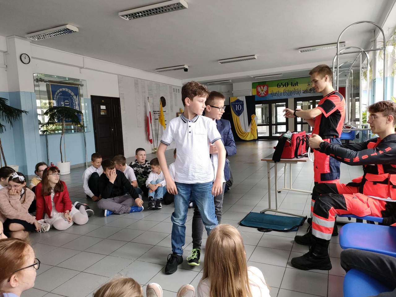 Ratownicy z Grupy Nadzieja w SP 10  - zdjęcie #15 - eOstroleka.pl